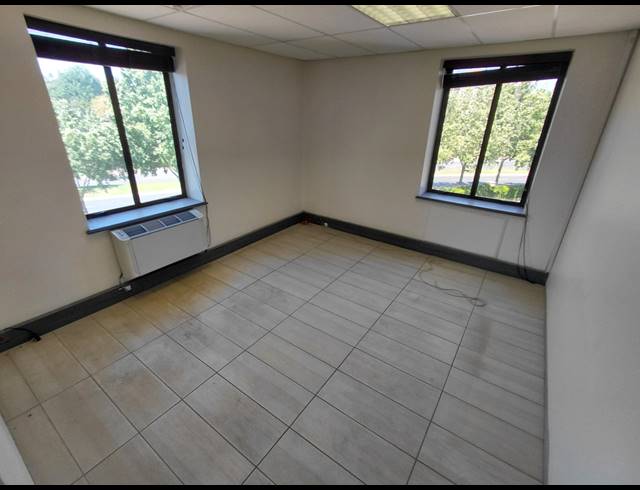 315M² OFFICE TO LET IN MAGALIESSIG